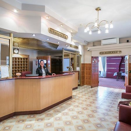 Hotel Unibus Bielsk Podlaski Buitenkant foto