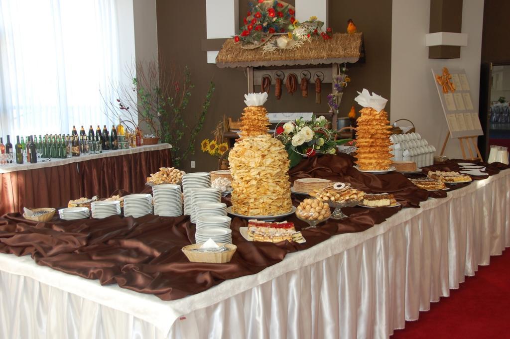 Hotel Unibus Bielsk Podlaski Buitenkant foto