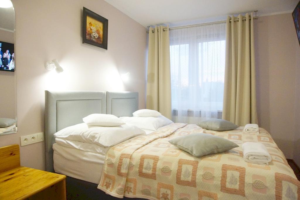 Hotel Unibus Bielsk Podlaski Buitenkant foto