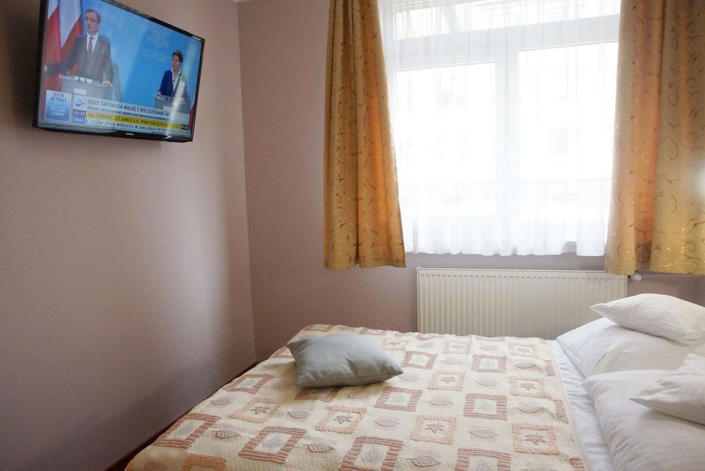 Hotel Unibus Bielsk Podlaski Buitenkant foto