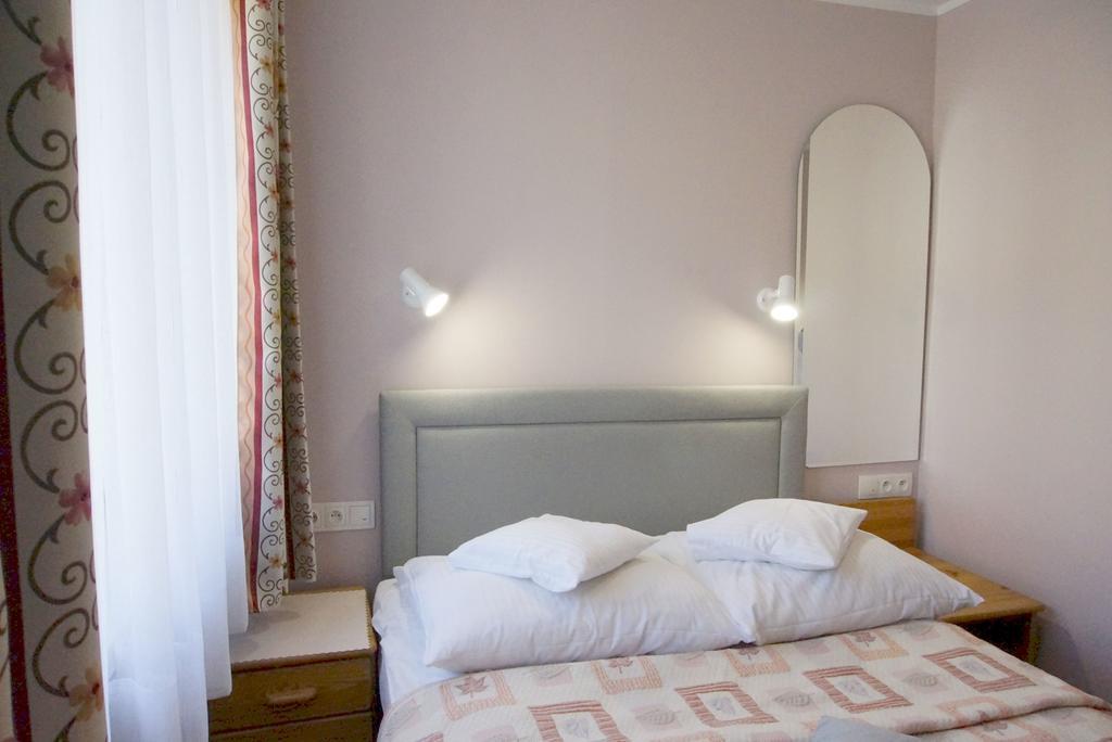Hotel Unibus Bielsk Podlaski Buitenkant foto
