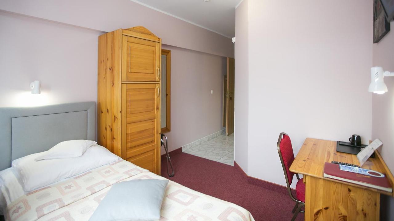 Hotel Unibus Bielsk Podlaski Buitenkant foto