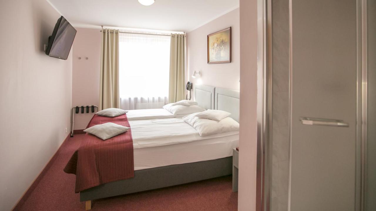 Hotel Unibus Bielsk Podlaski Buitenkant foto