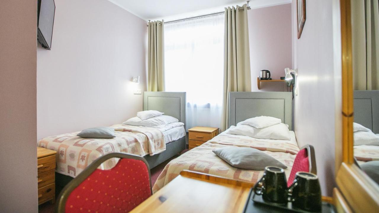 Hotel Unibus Bielsk Podlaski Buitenkant foto
