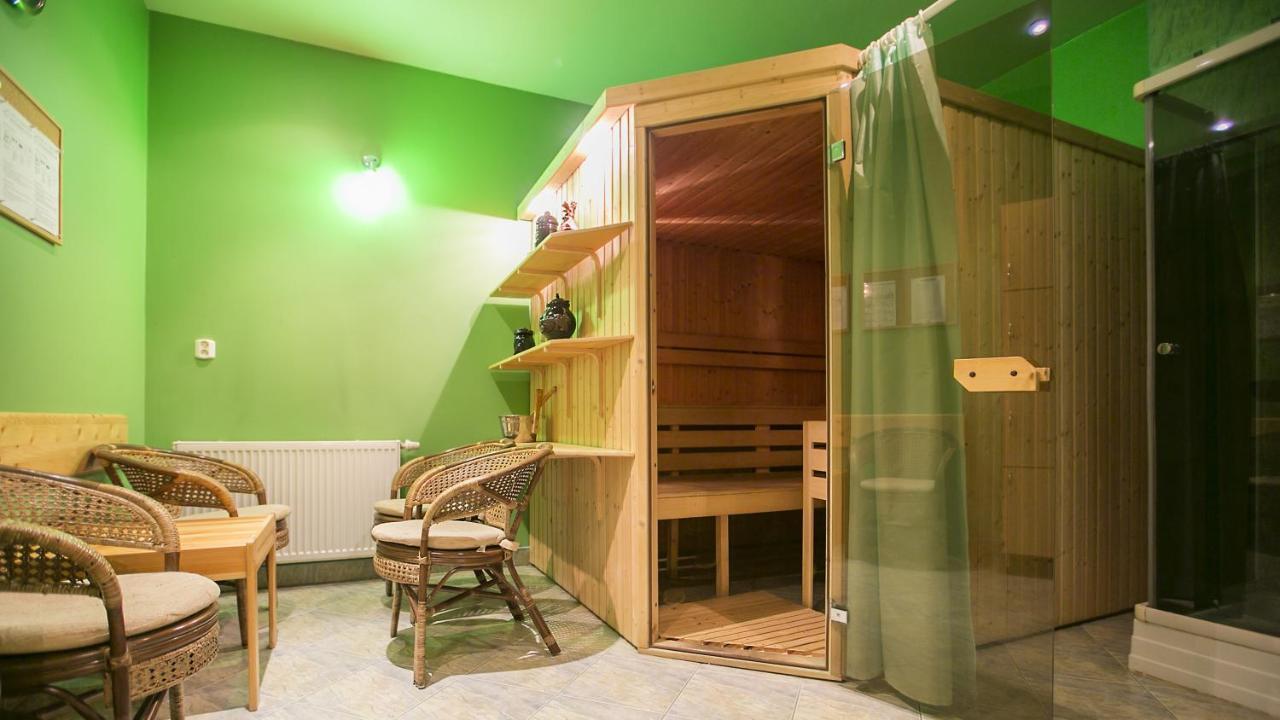 Hotel Unibus Bielsk Podlaski Buitenkant foto