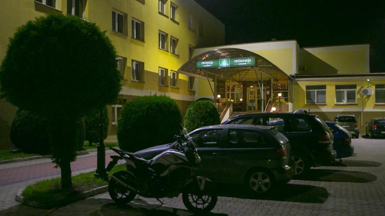 Hotel Unibus Bielsk Podlaski Buitenkant foto