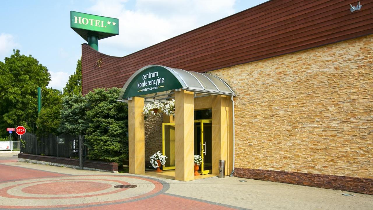 Hotel Unibus Bielsk Podlaski Buitenkant foto