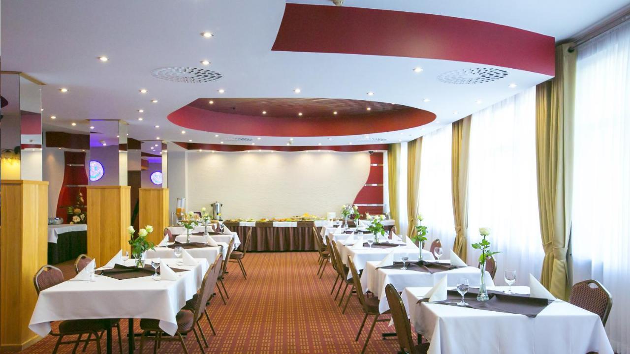 Hotel Unibus Bielsk Podlaski Buitenkant foto