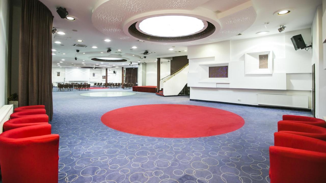 Hotel Unibus Bielsk Podlaski Buitenkant foto