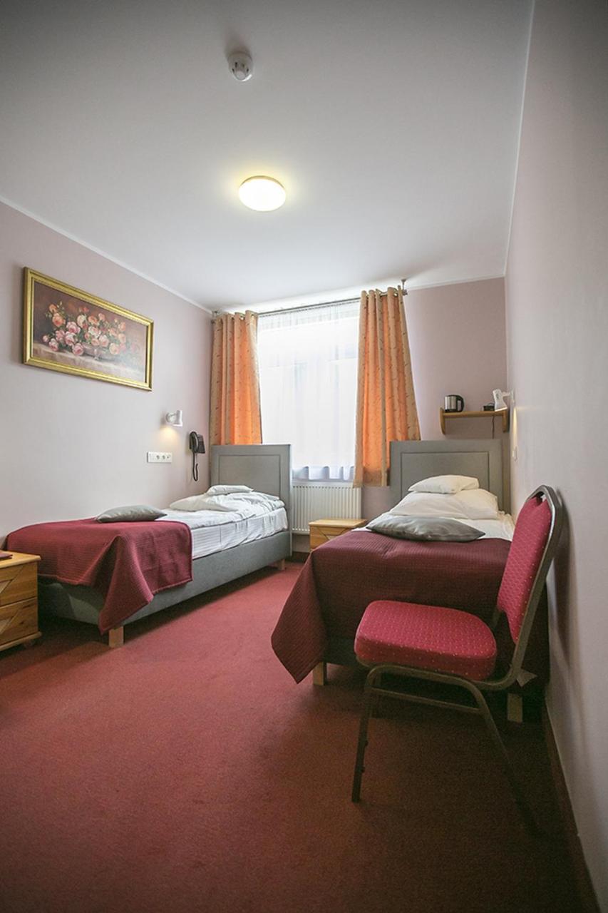 Hotel Unibus Bielsk Podlaski Buitenkant foto