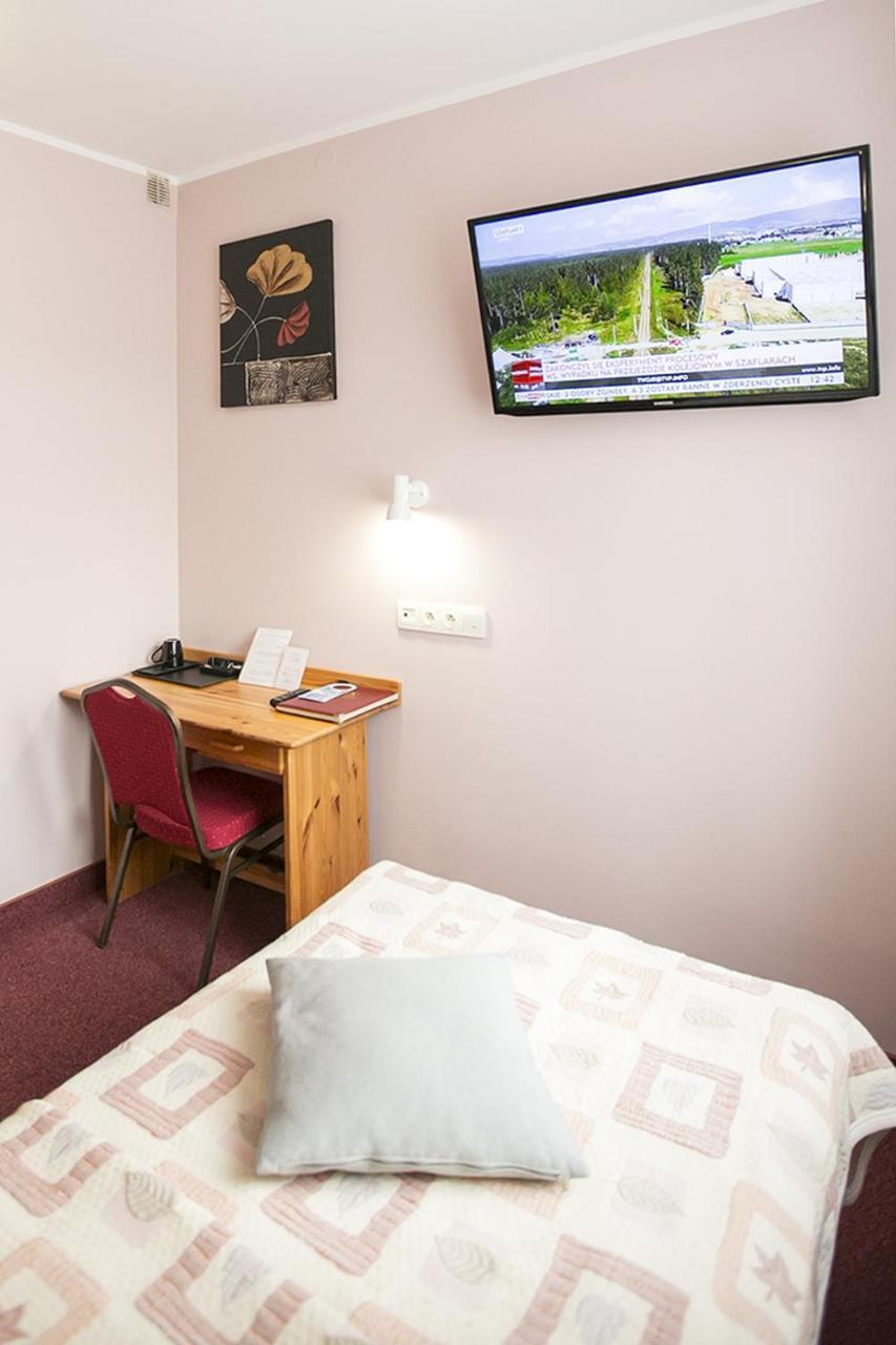 Hotel Unibus Bielsk Podlaski Buitenkant foto