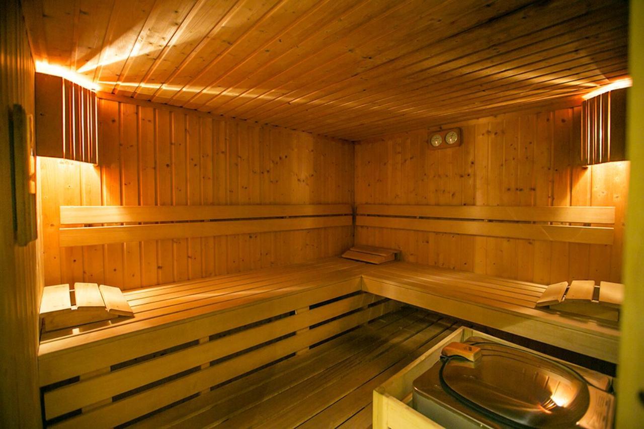 Hotel Unibus Bielsk Podlaski Buitenkant foto