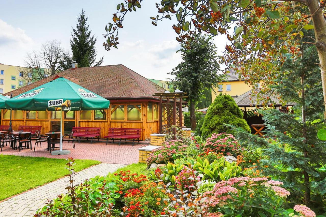 Hotel Unibus Bielsk Podlaski Buitenkant foto